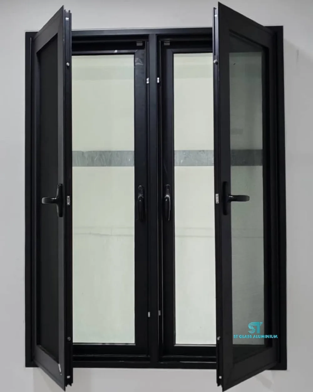 Multipoint Window With Mesh — Security Mesh by ST Glass Aluminium — photo 1