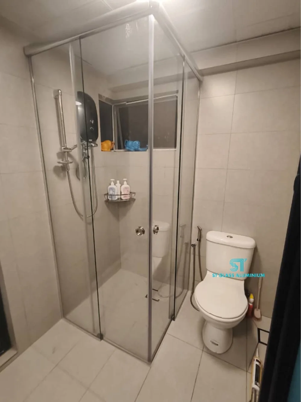 Shower Screen Door - Frameless Type — Shower Screen by ST Glass Aluminium — photo 1