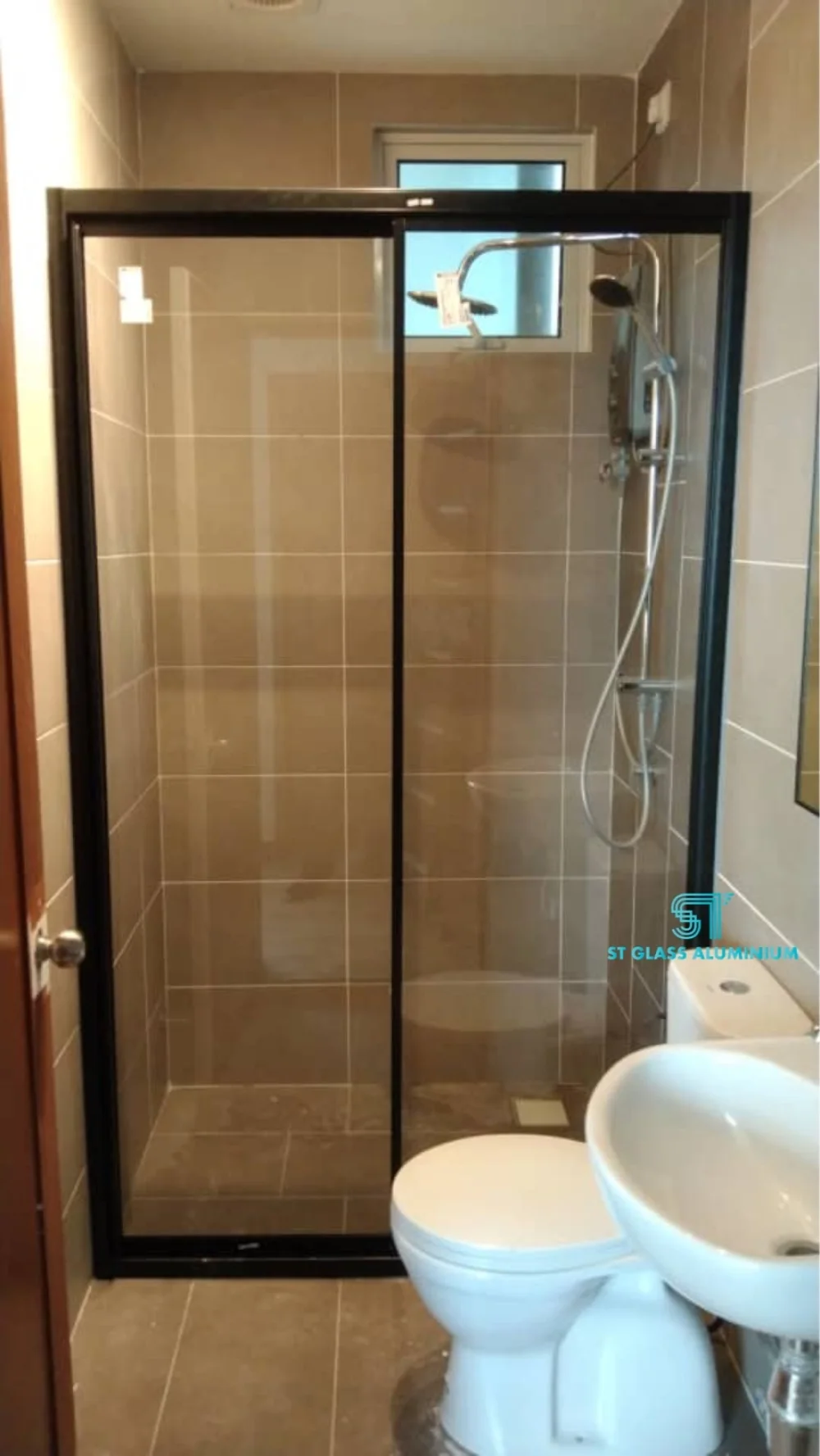 Shower Screen Sliding With Frame Type — Shower Screen by ST Glass Aluminium — photo 1