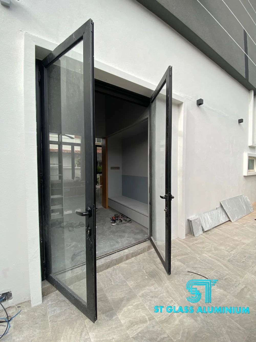 Multipoint Door