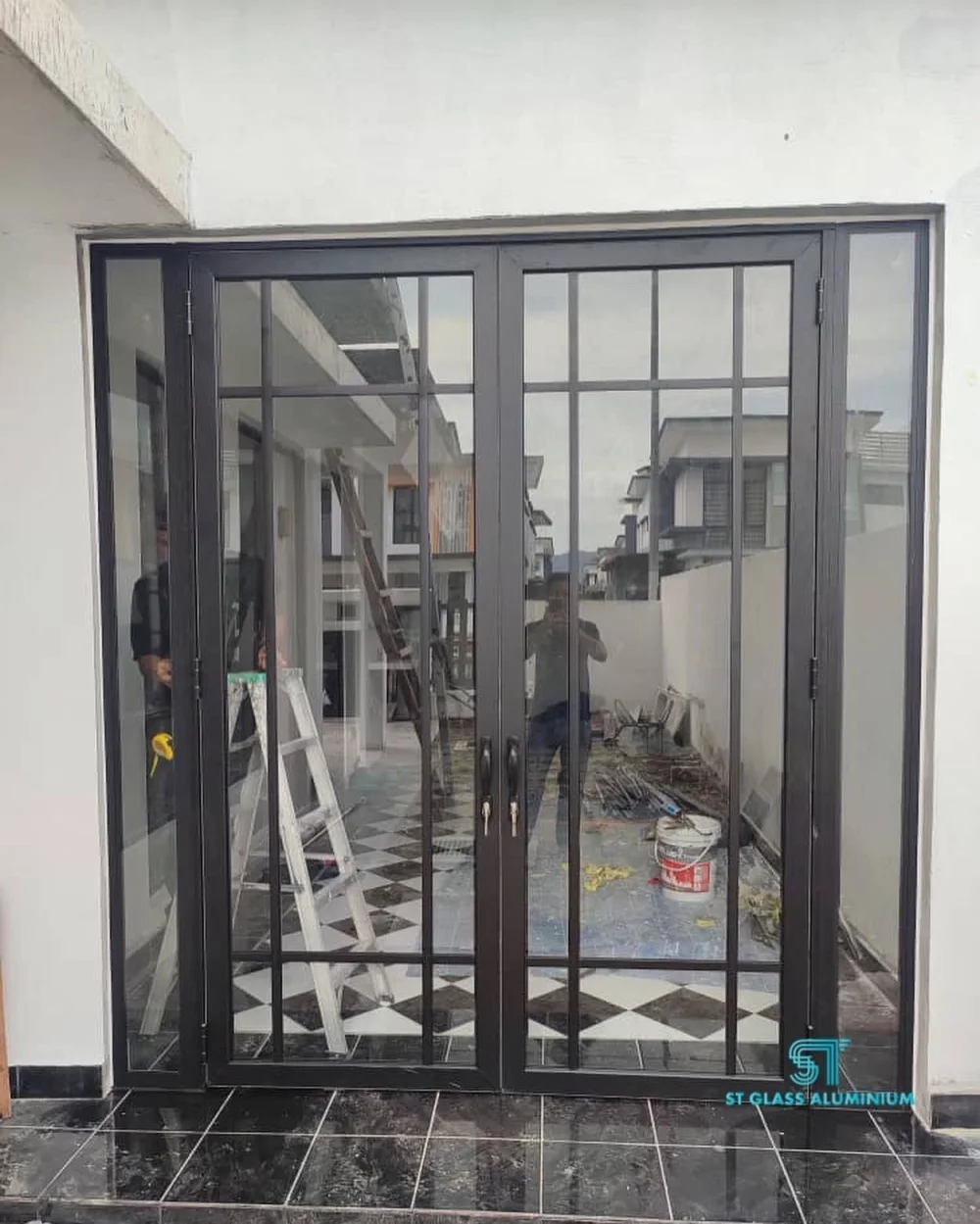 Multipoint Swing Door — Swing Door by ST Glass Aluminium — photo 1