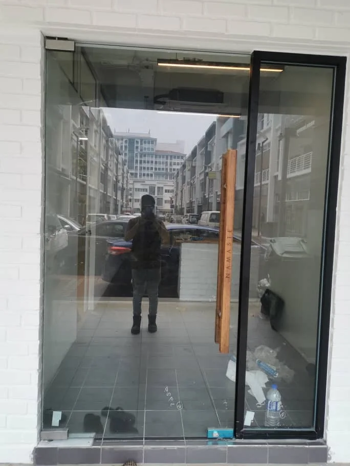 Tempered Glass Door