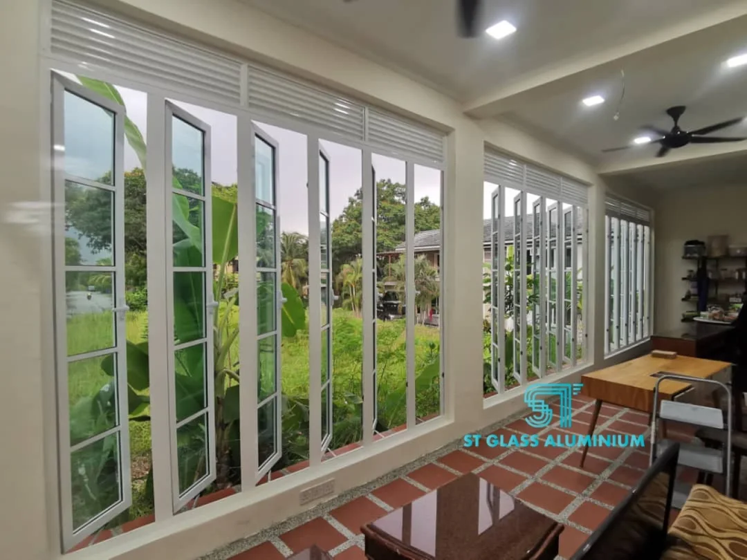 Louvers With Multipoint Casement Window