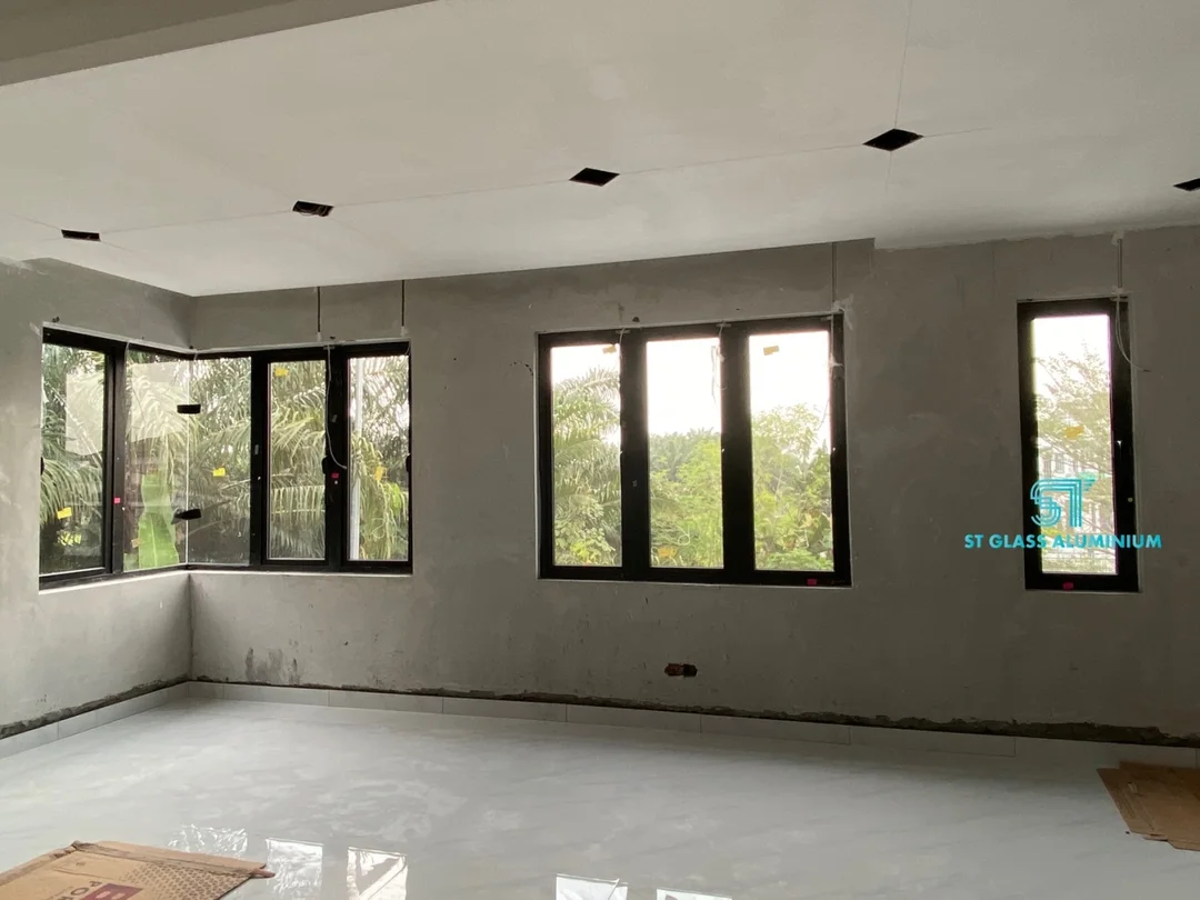 Multipoint Casement Window — Window Series by ST Glass Aluminium — photo 1