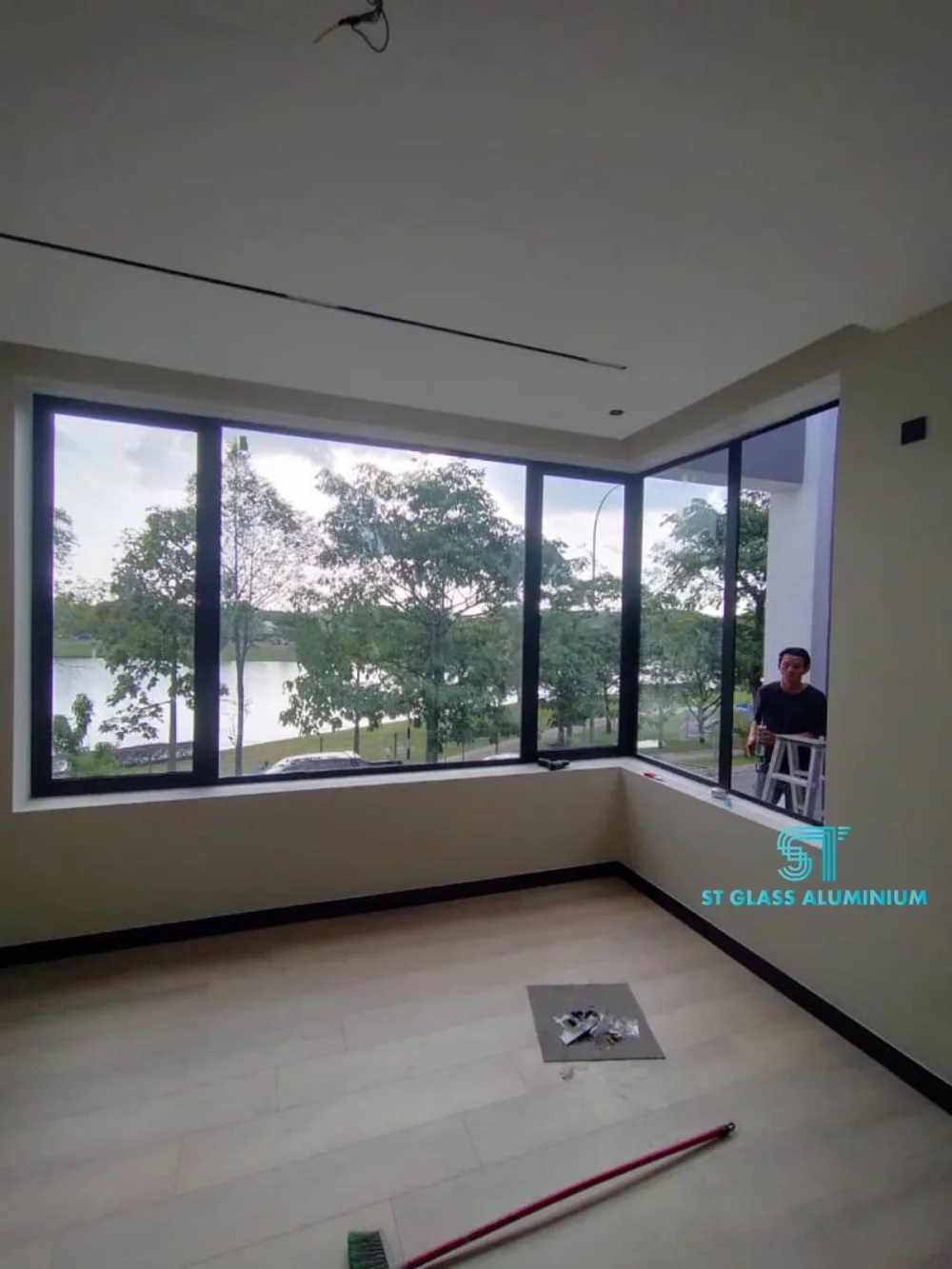 Multipoint Casement Window — Window Series by ST Glass Aluminium — photo 1
