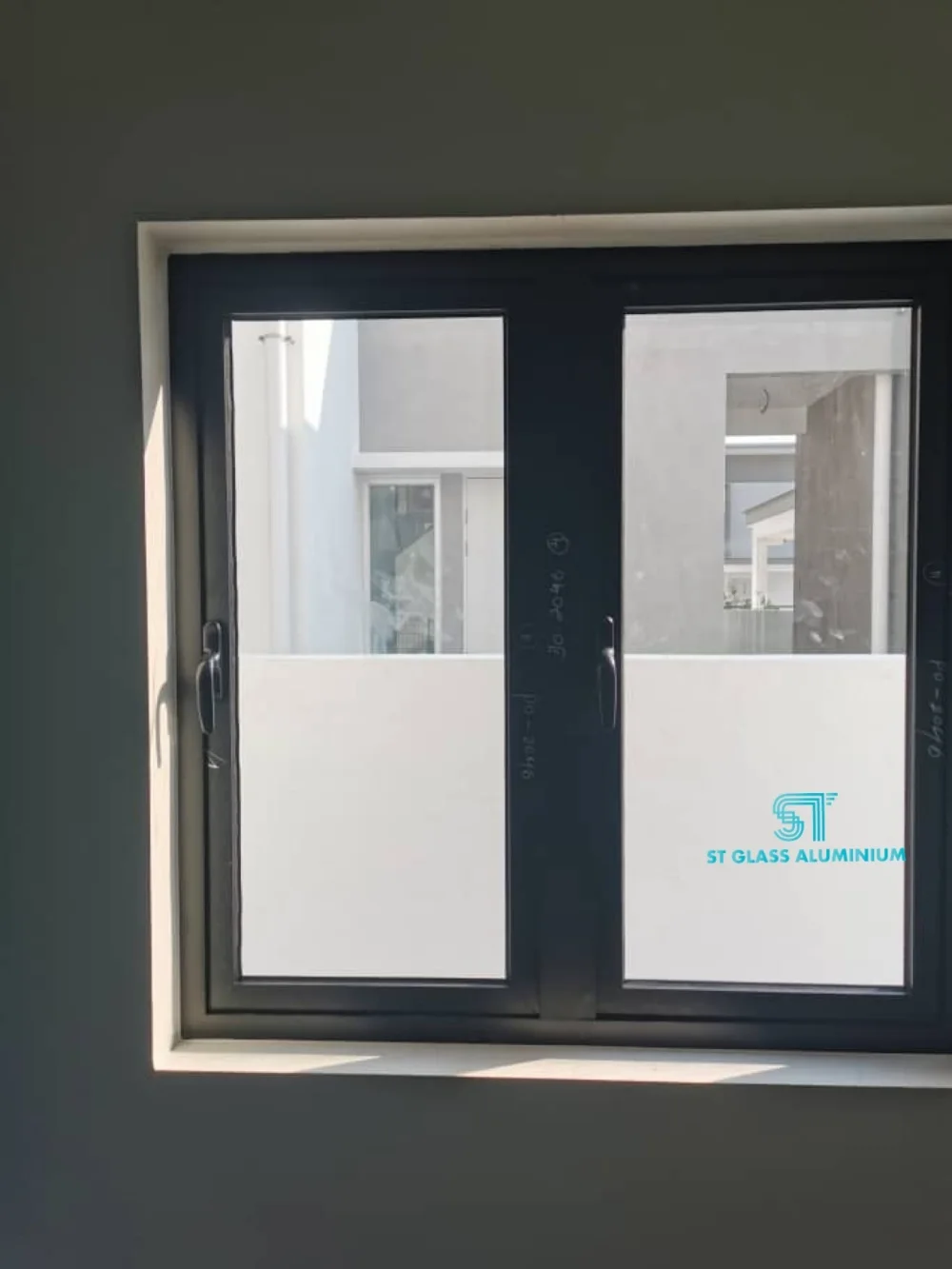 Multipoint Casement Window — Window Series by ST Glass Aluminium — photo 1