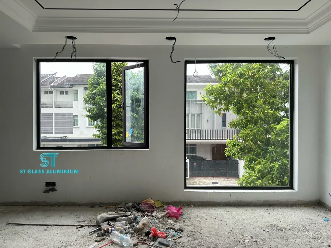 Multipoint Casement Window With Fixed Glass Window — Window Series by ST Glass Aluminium — photo 1