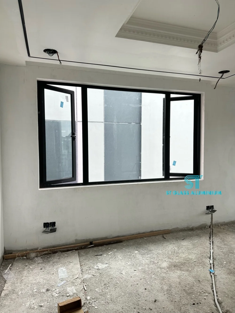 Multipoint Casement Window With Fixed Glass Window — Window Series by ST Glass Aluminium — photo 1