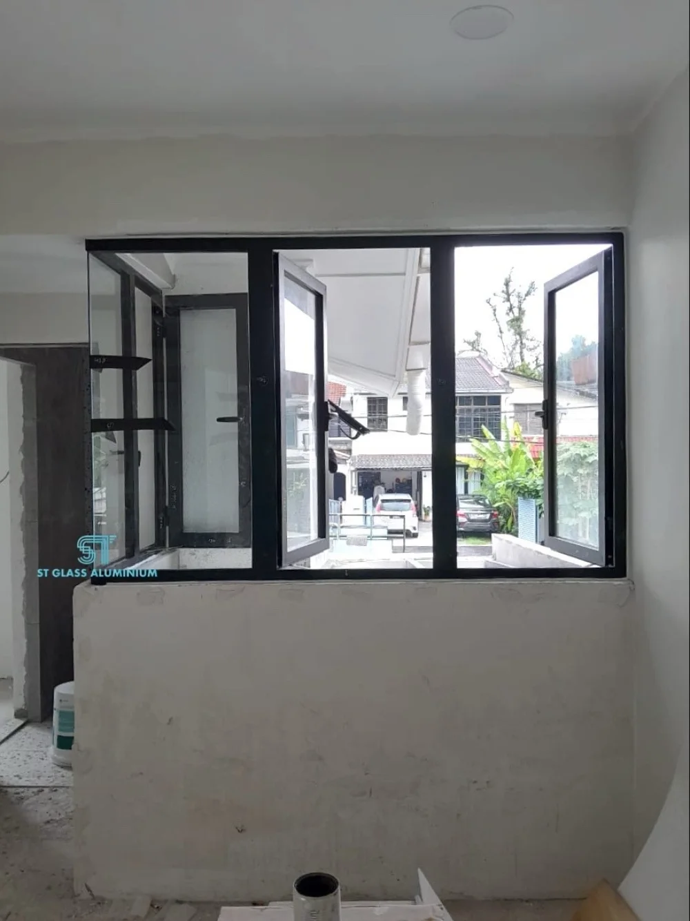 Multipoint Window With Fixed Glass — Window Series by ST Glass Aluminium — photo 1