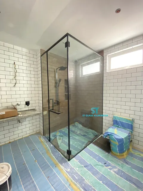Black Series Shows Screen — Shower Screen by ST Glass Aluminium thumbnail 1