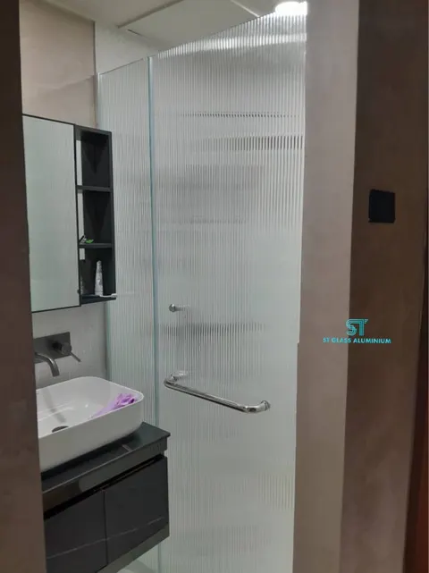 Rib Glass Shower Screen