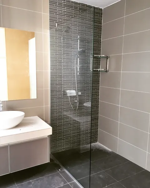 Shower Screen
