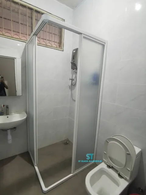 Shower Screen — Shower Screen by ST Glass Aluminium thumbnail 2