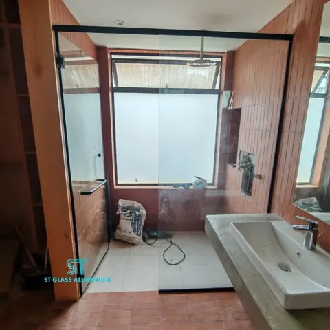 Shower Screen Door — Shower Screen by ST Glass Aluminium thumbnail 4