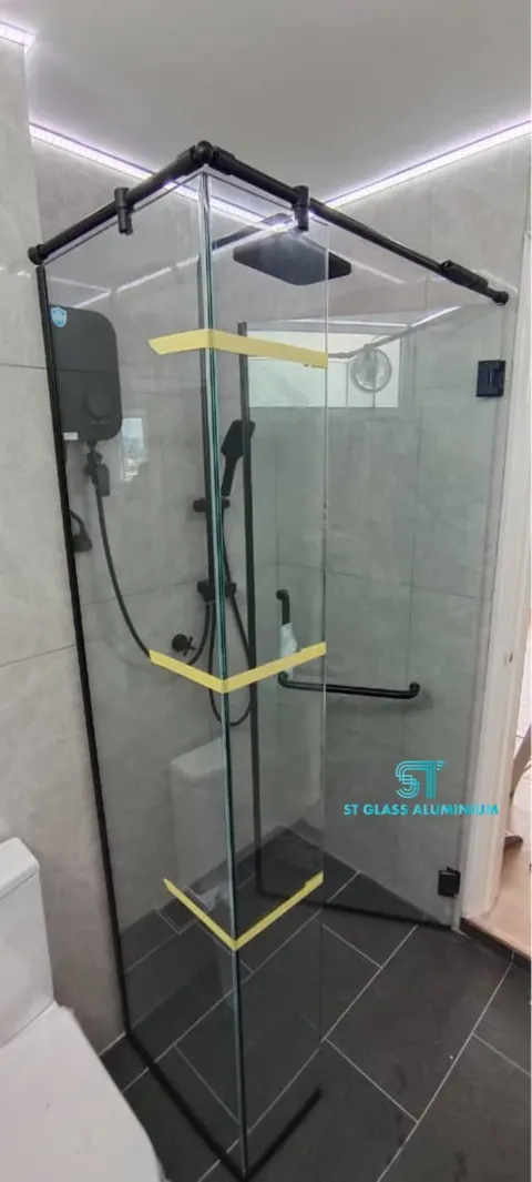 Shower Screen Door — Shower Screen by ST Glass Aluminium thumbnail 2