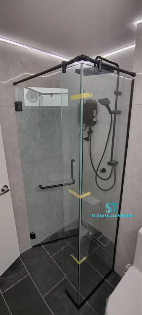 Shower Screen Door — Shower Screen by ST Glass Aluminium thumbnail 1