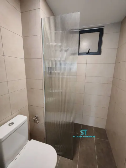 Shower Screen Rib Fixed Glass — Shower Screen by ST Glass Aluminium thumbnail 2