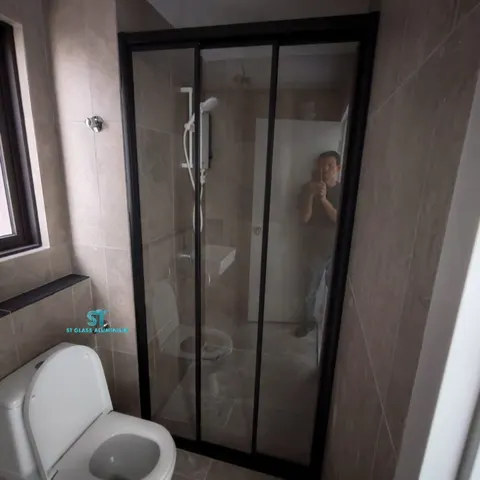 Shower Screen Sliding