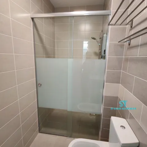 Shower Screen Sliding