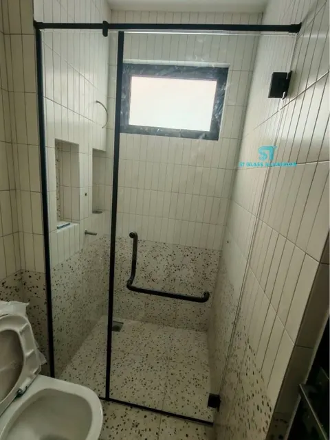 Shower Screen With Door