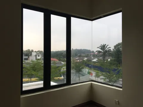 Multipoint Casement Window