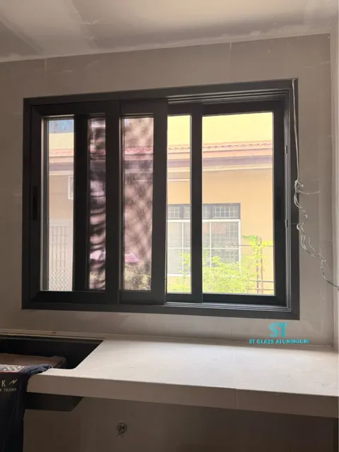 Performance Sliding Window With Mesh — Window Series by ST Glass Aluminium thumbnail 4
